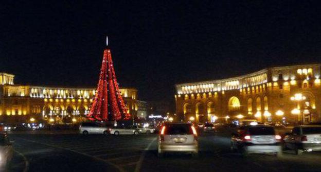 Main New Year Tree in Yerevan. Photo by Armine Martirosyan for the Caucasian Knot