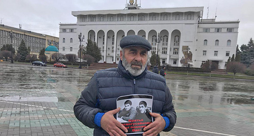 Murtazali Gasanguseinov holds protest action in Makhachkala, December 20, 2018. Photo by Patimat Makhmudova for the Caucasian Knot