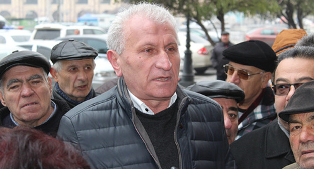 Protest action by 'Nairit' plant workers at the Armenian government building, December 19, 2018. Photo by Tigran Petrosyan for the Caucasian Knot