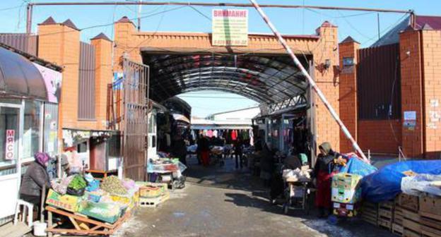 Central Marketplace of Gudermes before demolition. Photo: press service of Gudermes Mayoralty. http://gudermes.net/index.php/publikatsii/novosti-rajona/item/2049-glava-munitsipaliteta-usman-ozdamirov-proinspektiroval-territoriyu-tsentralnogo-rynka-gudermesa