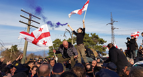 Clashes of opposition activists and policemen, December 16, 2018. Photo: REUTERS/David Chkhikvishvili