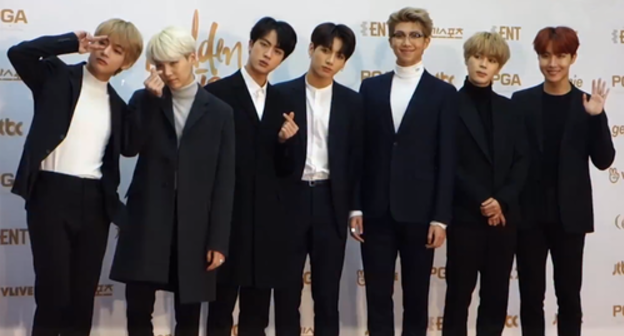 Members of the Korean "BTS" band. Photo 뉴스인스타 (NewsInStar) https://ru.wikipedia.org/wiki/BTS#/media/File:방탄소년단(BTS)_180110_제_32회_골든디스크.png