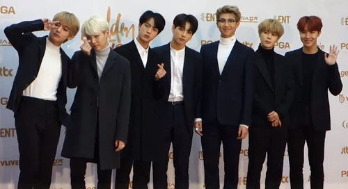 Members of the Korean "BTS" band. Photo 뉴스인스타 (NewsInStar) https://ru.wikipedia.org/wiki/BTS#/media/File:방탄소년단(BTS)_180110_제_32회_골든디스크.png