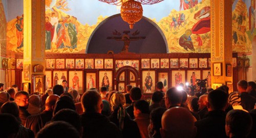 Parishioners at the Church of Saint Michael the Archangel in Grozny. January 6, 2015. Photo by Magomed Magomedov for the "Caucasian Knot"