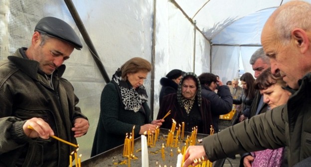 Parishioners at the St. Jacob Church in Stepanakert light candles on Christmas. January 6, 2018. Photo by  Alvard Grigoryan for the "Caucasian Knot"