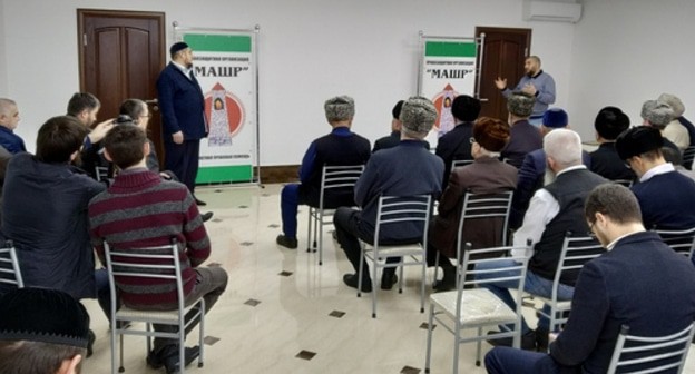 Awarding diplomas to Laureates of the contest "Heroes of Civil Society" on January 12, 2019. Photo by Umar Yovloy for the "Caucasian Knot"