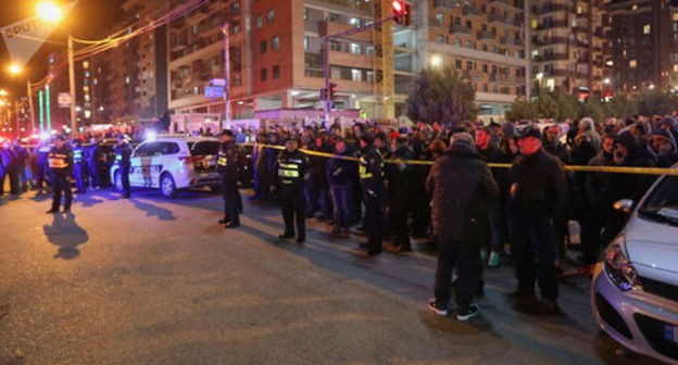 Police cordoning off explosion site, Tbilisi, January 16, 2019. Photo: © Sputnik / STRINGERЧитать далее: https://sputnik-georgia.ru/reviews/20190117/243953425/Samye-krupnye-sluchai-vzryva-bytovogo-gaza-v-mire.html