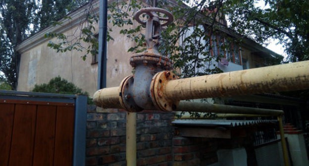 A gas pipe near a private house. Photo by Nina Tumanova for the "Caucasian Knot"