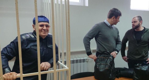 Oyub Titiev (left) and his advocates in the courtroom. Photo by Patimat Makhmudova for the Caucasian Knot