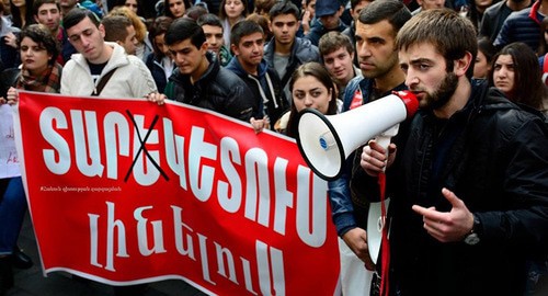 Protest rally held by students of the Yerevan State University, Yerevan, November 2017. Photo: © facebook / Հանուն գիտության զարգացմանhttps://ru.armeniasputnik.am/society/20171113/9427615/studenty-egu-namereny-vtyanut-v-zabastovku-drugie-armyanskie-vuzy.html