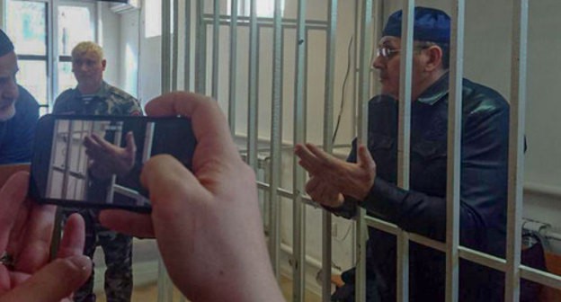 Oyub Titiev in the court room. Photo by the press service of the HRC "Memorial"