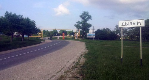 Entrance to the village of Dylym (Dagestan). Photo: Umar Dagirov, https://ru.wikipedia.org/wiki/Дылым#/media/File:Въезд_в_Дылым_(2).jpg