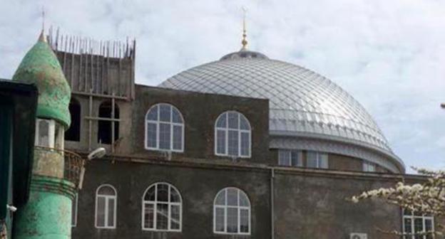 A mosque in Omarova (Hungarian Fighters) Street in Makhachkala. Photo by Patimat Makhmudova for the "Caucasian Knot"