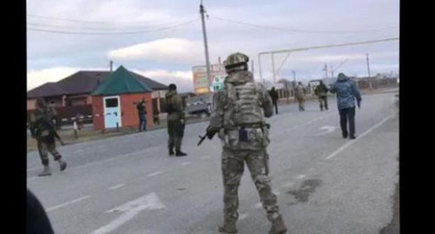 Law enforcers near a checkpoint where a woman blew herself up, November 17, 2018. Screenshot from video: https://www.youtube.com/watch?v=ToyeRYr9UAQ