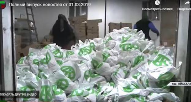 Food packages prepared by the Akhmat Kadyrov Fund. Photo: screenshot of the video by the Grozny TV Channel http://newsvideo.su/video/10520461