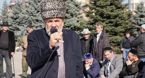 Akhmed Barakhoev. Photo: screenshot of the video by Fortanga.org  https://www.youtube.com/watch?v=-JYQsIapius