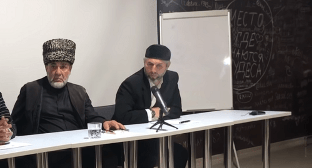 Akhmed Barakhoev (on the left) and Musa Malsagov at a press conference of the leaders of the protests in Ingushetia. Screenshot of the video by the "Ingush Autumn" https://www.youtube.com/watch?v=LfHJl8WXNTk