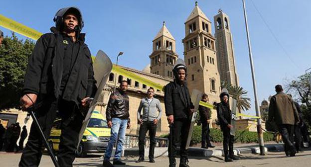 Policemen, Cairo. Photo: REUTERS/Mohamed Abd El Ghany