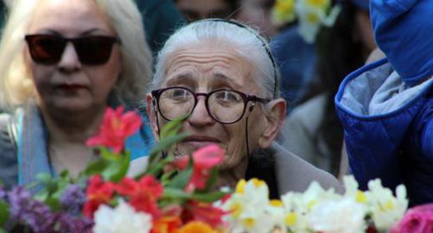 Participants of mourning events at the "Tsitsernakaberd" Memorial Complex, April 24, 2019. Photo by Tigran Petrosyan for the Caucasian Knot