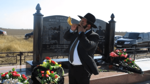 Screenshot of the video of the opening of a monument to Holocaust victims in the village of Stepnoy in Stavropol Territory https://www.youtube.com/watch?v=Y25Dgt3qh9A