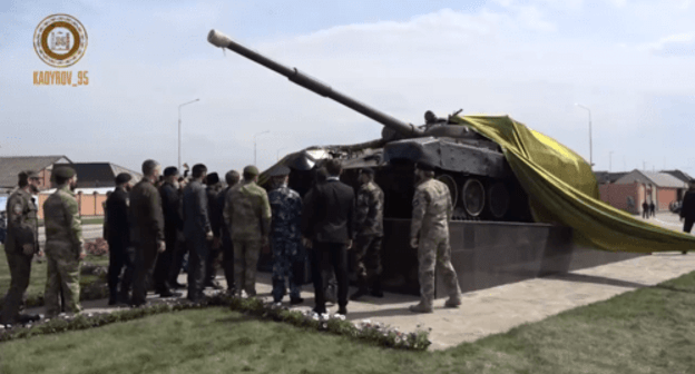 Screenshot of the opening of the T-72 tank monument in Shali on May 2, 2019, https://vk.com/wall279938622_395197