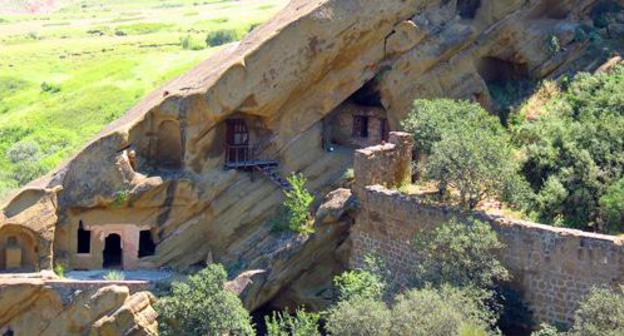 "David Garedja" Monastery Complex. Photo: Wojciech Bijok https://ru.wikipedia.org/wiki/Давид-Гареджа#/media/File:David_Gareja_monastery_complex6.jpg