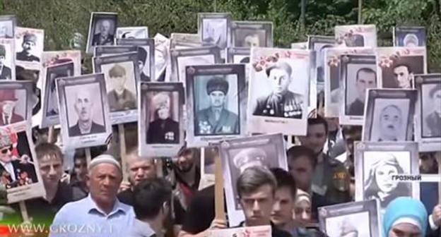 Participants of the "Immortal Regiment" action in Grozny, May 9, 2019. Screenshot from video broadcasting by 'Grozny' TV Channel, https://www.youtube.com/watch?v=3pjVOi_3Bjo