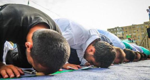 Believers during a prayer. Photo by Aziz Karimov for the "Caucasian Knot"