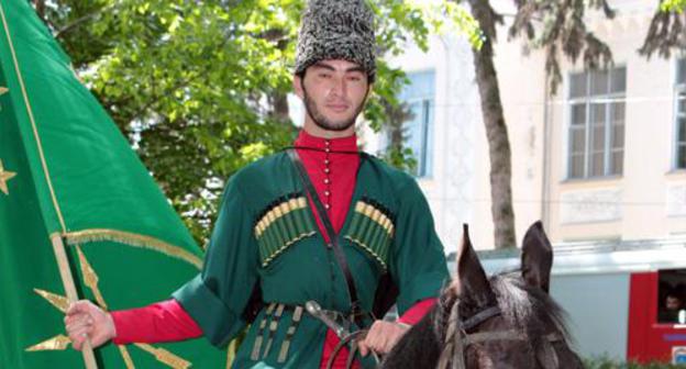 Participants of equestrian march cross central Nalchik. Photo by Lyudmila Maratova for the Caucasian Knot