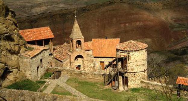 "David Gareja" Monastery Complex. Photo: Paata Vardanashvili from Tbilisi, https://ru.wikipedia.org/wiki/Давид-Гареджа#/media/File:David_Gareja_monastery_complex.jpg