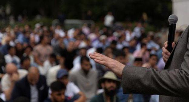 Believers during a prayer. Photo: REUTERS/Amr Alfiky