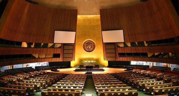 UN General Assembly Hall. Photo: Patrick Gruban, https://ru.wikipedia.org/wiki/Генеральная_Ассамблея_ООН