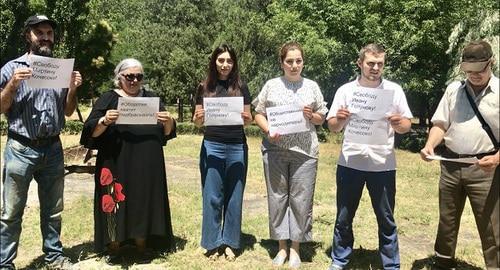 The Makhachkala activists at the protest action in support of Ivan Golunov. Photo by Patimat Makhmudova for the "Caucasian Knot"