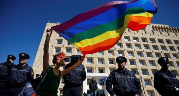 A participant of the LGBT action in Tbilisi. May 2017. Photo: REUTERS/David Mdzinarishvili 