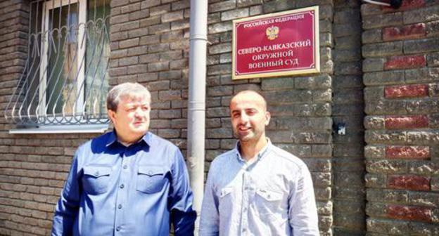 Ali Gehaev with his advocate Alaudi Musaev before the court session. Photo by Konstantin Volgin for the Caucasian Knot 