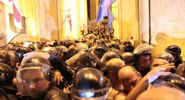 Dispersal of protest rally in Tbilisi, June 21, 2019. Photo: REUTERS/Irakli Gedenidze