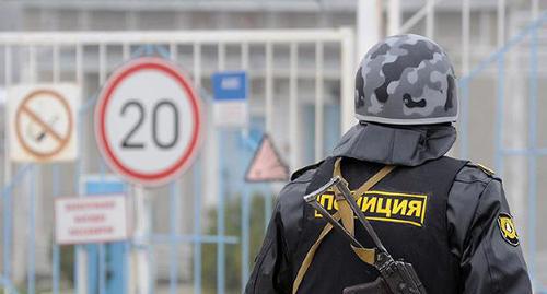 A police officer. Photo © Yelena Sineok. Yuga.ru