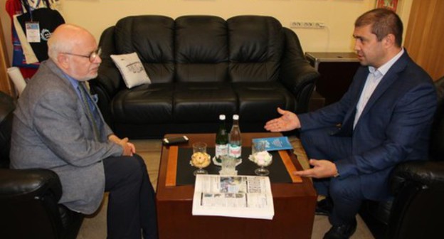 Mikhail Fedotov, the head of the Human Rights Council (HRC) under the Russian president, and Magdi Kamalov, the founder of the weekly newspaper "Chernovik" (Draft), at a meeting on July 5, 2019. Photo by the press service of the HRC http://president-sovet.ru/presscenter/news/read/5635/