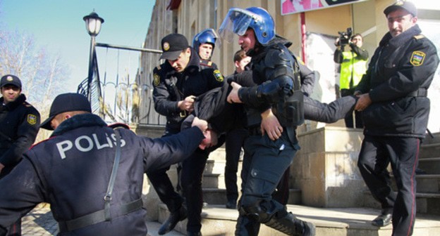 The police detains an activist. Azerbaijan. Photo: REUTERS/Aziz Karimov