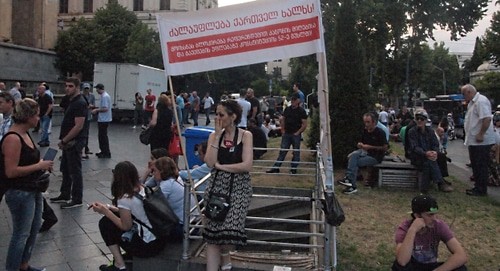 Opposition supporters are gathering for a rally in front of the Parliament. Photo by Beslan Kmuzov for the Caucasian Knot