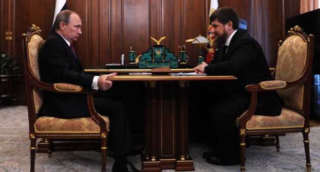 Vladimir Putin and Kamzan Kadyrov. Photo: press service of the Administration of the President of Russia, http://kremlin.ru/events/president/news/51567/photos/43701