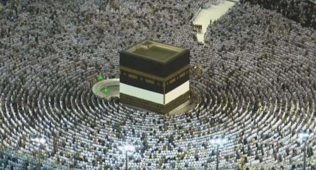 Piligrims in Mecca. Screenshot of Euronews video: https://youtu.be/5oFapHOcxxc