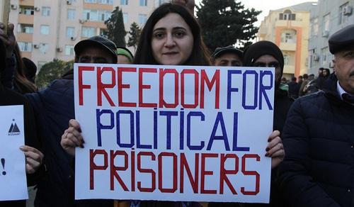 A participant of the rally in Baku demands to release political prisoners. Photo by Aziz Karimov for the "Caucasian Knot"