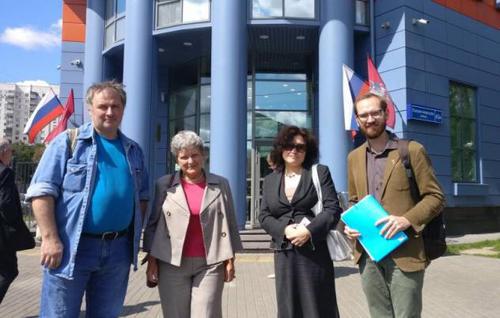 Alexander Cherkasov, Svetlana Gannushkina, Anastasia Samorukova and Denis Shedov (from left to right) at the court building in Moscow, July 30, 2019. Photo from website of HRC ‘Memorial’, http://memohrc.org/ru/news_old/sud-oshtrafoval-pravozashchitnika-cherkasova-za-piket-na-krasnoy-ploshchadi-v-den-desyatoy