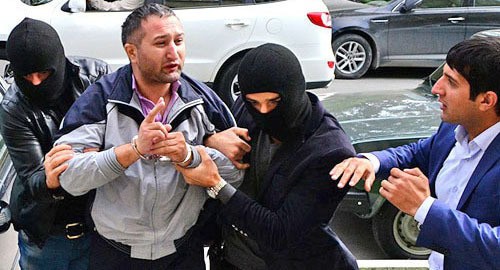 Parviz Gashimli being escorted to the Sabail Disctrict Court, Baku, November 7, 2013. Photo: Djavid Gurbanov, http://www.regnum.ru