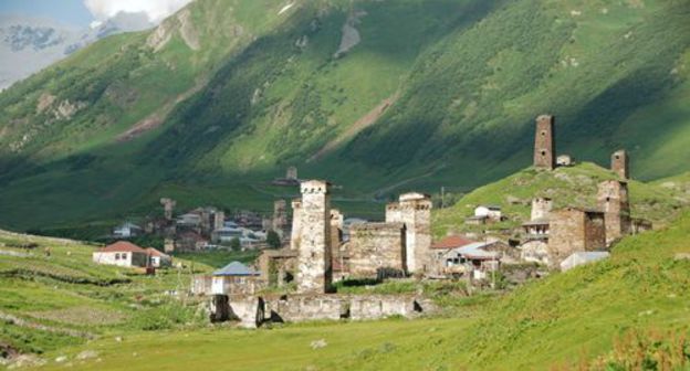 Svaneti towers in Ushguli. Photo: Florian Pinel, http://commons.wikimedia.org/w/index.php?curid=23654065 