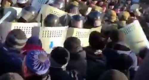 Clashes between Rosgvardia agents and participants of rally in Magas, March 27, 2019. Screenshot from video by Zarifa Sautieva 