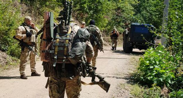 The South Ossetian border guards stayed in the vicinity of the village of Tsnelis to ensure the safety of the local population. Photo by Anna Dzhioyeva for the "Caucasian Knot"