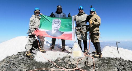 A group of climbers at the peak of the highest mountain in Chechnya on August 29, 2019. Photo by the press service of the government of Chechnya http://chechnya.gov.ru/novosti/komanda-rossijskogo-universiteta-spetsnaza-pokorila-vershinu-tebulosmta/