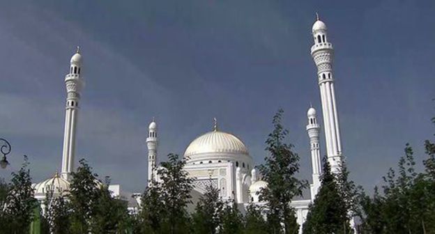 The "Pride of Muslims" Mosque in Shali. Photo: screenshot of the 1st TV channel https://www.youtube.com/watch?v=GV6UGetj2HI